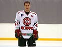 Форвард "Ак Барса" Сергей Зиновьев собирается написать заявления в КХЛ и профсоюз игроков, чтобы ему помогли выйти из сложившейся конфликтной ситуации в отношениях с руководством казанского клуба