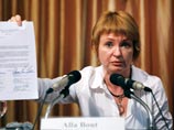 "Виктор содержится в камере для нарушителей порядка, к нему дополнительно приставлен спецназ. Аргументация тюремного начальства - опасения за жизнь. Это мнение высказано в присутствии консула",- рассказала супруга россиянина Алла Бут