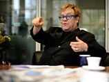 Все средства от продажи звездного спецномера пойдут в благотворительный фонд Элтона Джона, который специализируется на борьбе со СПИДом