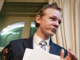 Госсекретарю Клинтон следует уйти в отставку, заявил во вторник основатель WikiLeaks Джулиан Ассанж в интервью журналу Time, которое он дал по скайпу из неуказанного уголка планеты