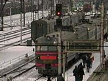Пригородная электричка насмерть сбила женщину на западе Москвы