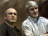 В свою очередь, адвокат Платона Лебедева Константин Ривкин считает заявление прокуроров о третьем деле попыткой повлиять на Мосгорсуд, где сейчас рассматривается кассационная жалоба на вынесенный приговор
