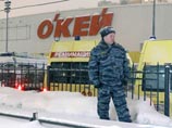 По предварительной версии, крыша рухнула во время уборки снега