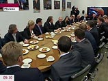 Премьер-министр Владимир Путин посетил накануне телецентр Останкино и пообщался там в неформальной обстановке с журналистами Первого канала