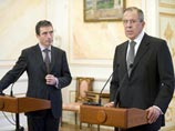 По данным источника, не менее смелыми были и высказывания министра иностранных дел РФ Сергея Лаврова, который якобы заявил, что Россия "ничего не должна Соединенным Штатам за изменение планов противоракетной обороны США в Чехии и Польше"