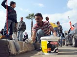 В Каире 40 последних и самых стойких демонстрантов покинули в понедельник площадь Тахрир после многодневных антиправительственных восстаний