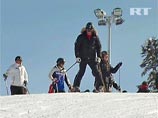 Сейчас здесь - на трассе горнолыжного центра "Роза Хутор" - проходит Кубок Европы по горнолыжному спорту