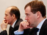 На заседании президент дал свою оценку ситуации на Ближнем Востоке и в странах Магриба, которая в последнее время вызывает много споров и прогнозов. Медведев, в целом, осудил революции в арабских странах