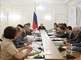 "Мы знаем прогнозы на 2012, 2013, 2014 годы и не случайно планируем небольшой дефицит, - объявил он. - Объективные показатели нашей и мировой экономики показывают, что нам так просто от этого дефицита будет не избавиться"