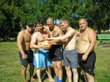 На фото в центре - Артем Рабаданов, Иван Акимов, Петрищев