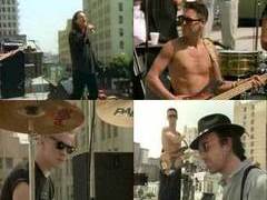 Кадры из клипа U2 "Where streets have no names", монтаж Ленты.ру
