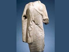 Кора (VI век до н.э) из собрания Гетти. Фото с сайта getty.edu Кора (VI век до н.э) из собрания Гетти. Фото с сайта getty.edu