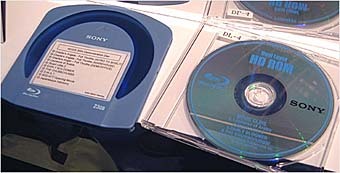 Диски Blu-Ray в картридже и без. Фото с сайта Wikipedia.org