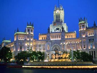 Здание главпочтамта в Мадриде. Фото с сайта evergreen.edu 
