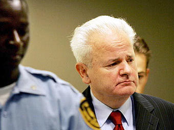 Слободан Милошевич в зале суда. Фото AFP