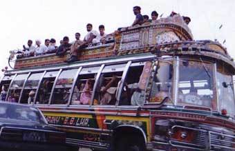 Индийский пассажирский автобус, фото с сайта telus.net