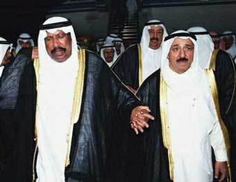 Саад аль-Абдулла аль-Сабах (слева) передал трон Сабаху аль-Ахмаду аль-Сабаху, фото AFP