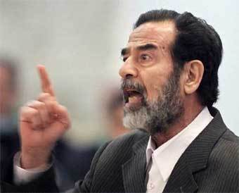 Саддам Хусейн в зале суда. Фото Reuters