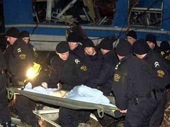 Эвакуация пострадавших с места катастрофы поезда в Черногории. Фото AFP