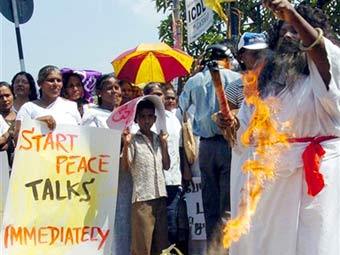 Демонстрация в Шри-Ланке в поддержку мирных переговоров. Фото AFP