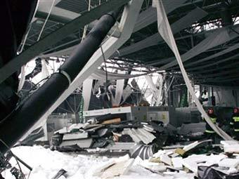 Обрушившийся выставочный павильон в Катовице. Фото AFP