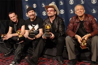 U2 на церемонии "Грэмми" в Лос-Анджелесе. Фото AFP