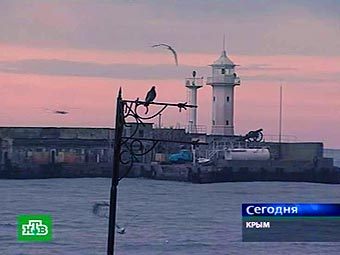 Ялтинский маяк, арендуемый ЧФ России. Кадр телеканала НТВ 