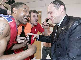 Игроки и тренеры ЦСКА продолжают получать поздравления. Фото cskabasket.com