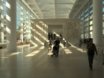 Интерьер музея Ara Pacis. Фото Lenta.ru