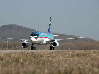 Sukhoi SuperJet 100.    superjet100.com