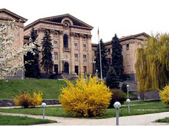   .    armenianow.com