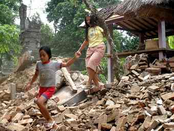     2004 .    ©AFP