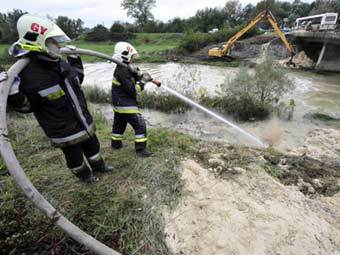 Ликвидация последствий аварии в Венгрии. Фото ©AFP
