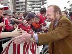 Малькольм Глейзер и болельщики клуба американской футбольной лиги Tampa Bay Buccaneers. Фото сайта sptimes.com