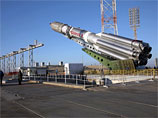 Установка ракеты-носителя «Протон&#187; c космическим аппаратом «Ямал-402&#187;