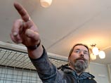 Музыкант Сергей "Паук" Троицкий обвинял Пономарева в подкупе избирателей, приводя в качестве примера врученные им ценные призы победителям конкурса "Золотая капитель" и точки бесплатного доступа Wi-Fi в передвижных общественных приемных