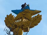 "Если этот украинский руфер утверждает, что эта история - его рук дело, то ему следует добровольно предстать перед российскими правоохранителями с тем, чтобы не пострадали невиновные ребята, которых наши полицейские задержали