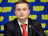 Член думской фракции ЛДПР Роман Худяков готовит поправки в федеральный закон "О беженцах" с тем, чтобы лишить прибывших с Украины пособий и других выплат, если они трижды отказались от предложений государства по трудоустройству