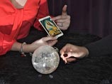 Экстрасенсам следователи передали фотографию пропавшей девочки и данные на нее. Изучив документы, парапсихологи пришли к выводу, что в настоящее время девочка жива, но в Боровичах ее нет