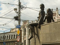 В Красноярске активисты надели на памятники респираторы В Красноярске активисты надели на памятники респираторы