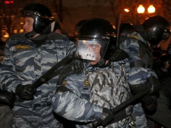 Сотрудники ОМОН на Пушкинской площади в Москве 5 марта 2012 года. Фото Reuters